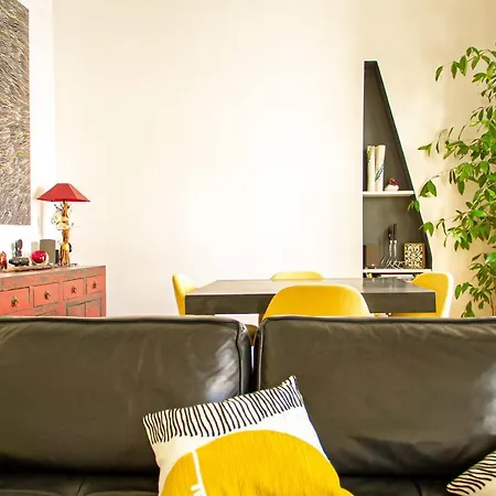 Elegant Duplex Apt In A Trendy Neighborhood פריז