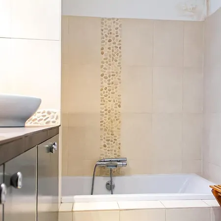 Elegant Duplex Apt In A Trendy Neighborhood פריז