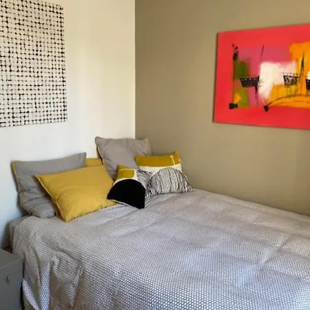 Elegant Duplex Apt In A Trendy Neighborhood *